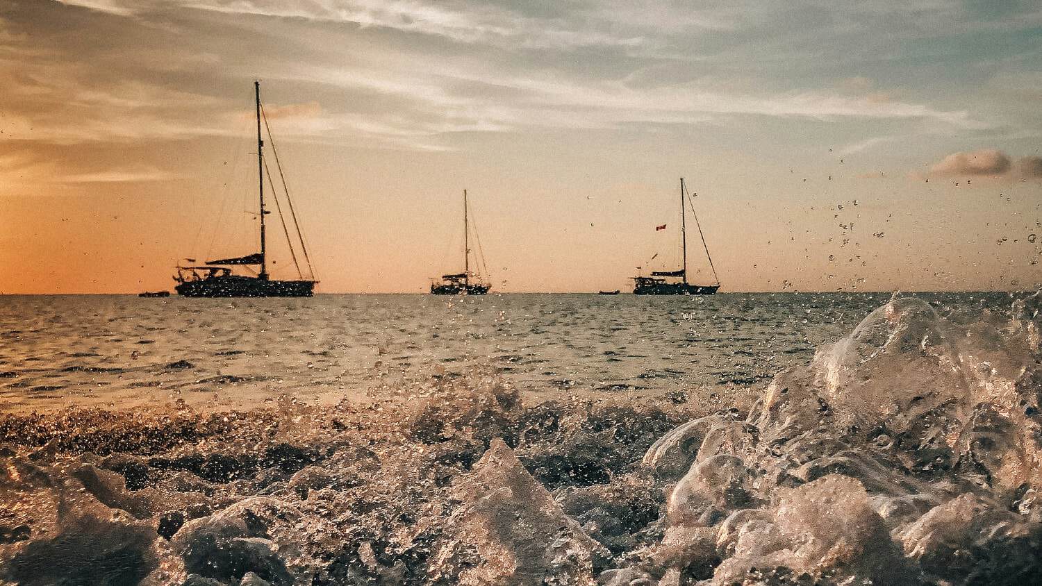 Sailing boat, West Bay (Roatán), Honduras