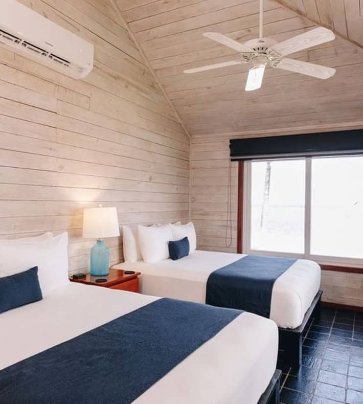 Villa Oceanfront 2 Bedrooms, Barefoot Cay Resort, Brick Bay (Roatan), Honduras