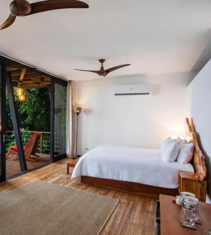 Beachfront villa, Isla Palenque, Boca Chica, Panama